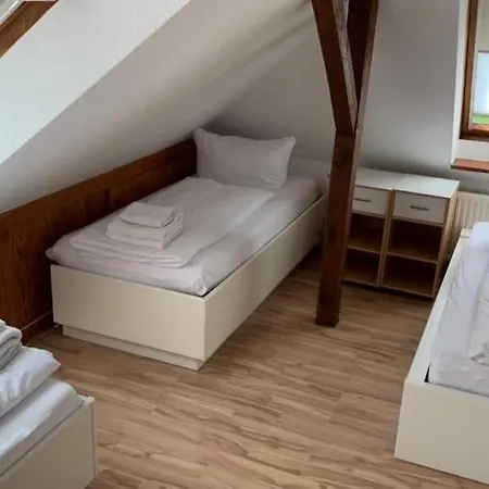 Schoene Moeblierte Dachgeschosswohnung In * فرستيتفالد