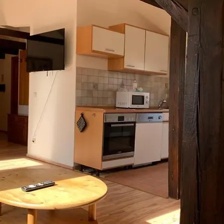 Schöne Möblierte Dachgeschosswohnung In