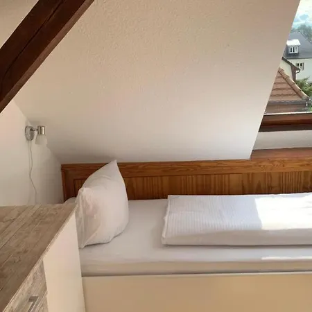 Apartament Schoene Moeblierte Dachgeschosswohnung In *