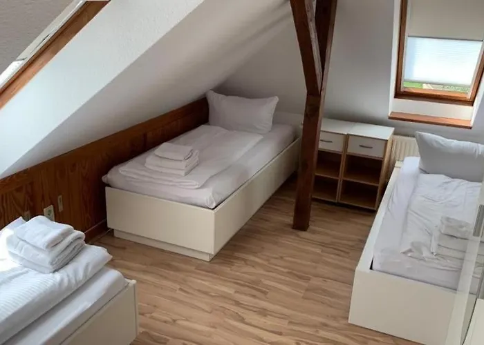 Schoene Moeblierte Dachgeschosswohnung In * فرستيتفالد