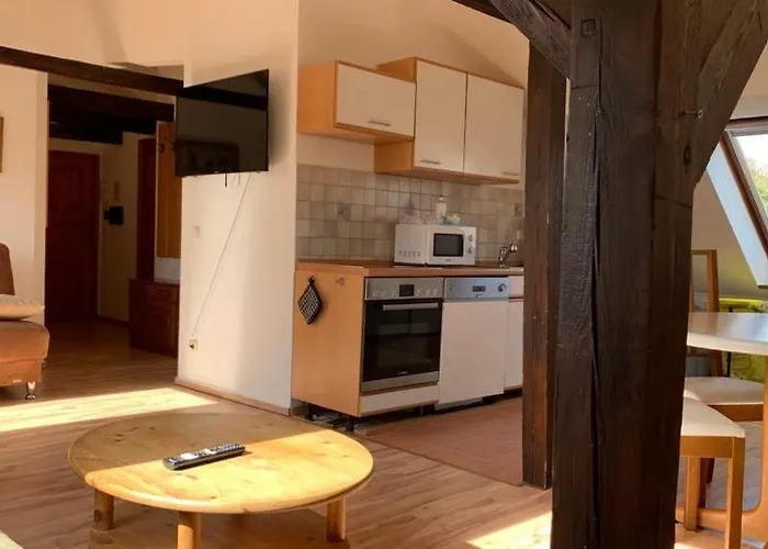 Schöne Möblierte Dachgeschosswohnung In