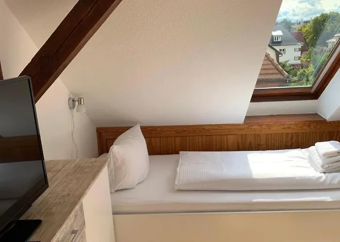 Apartamento Schöne Möblierte Dachgeschosswohnung In *